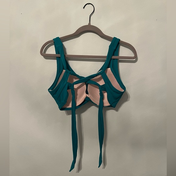 Green Ribbed Twist Bikini Top - Picture 2 of 4